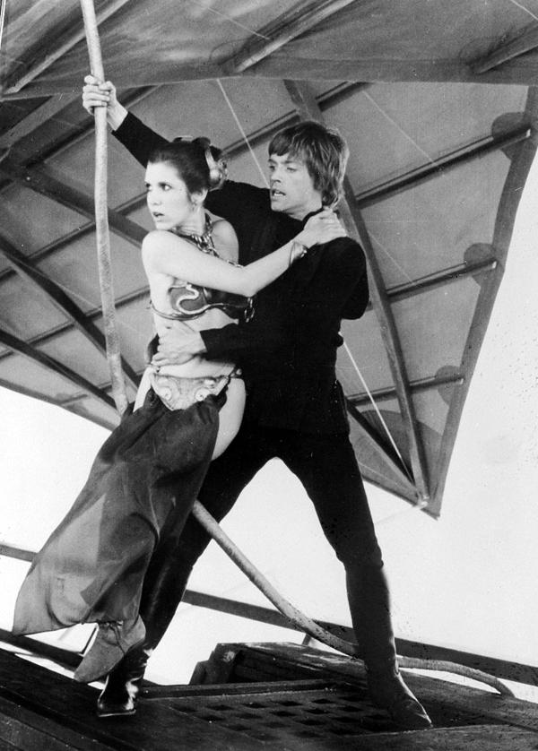Carrie Fisher as Princess Leia and Mark Hamill as Luke Skywalker in Return Of The Jedi (1983)