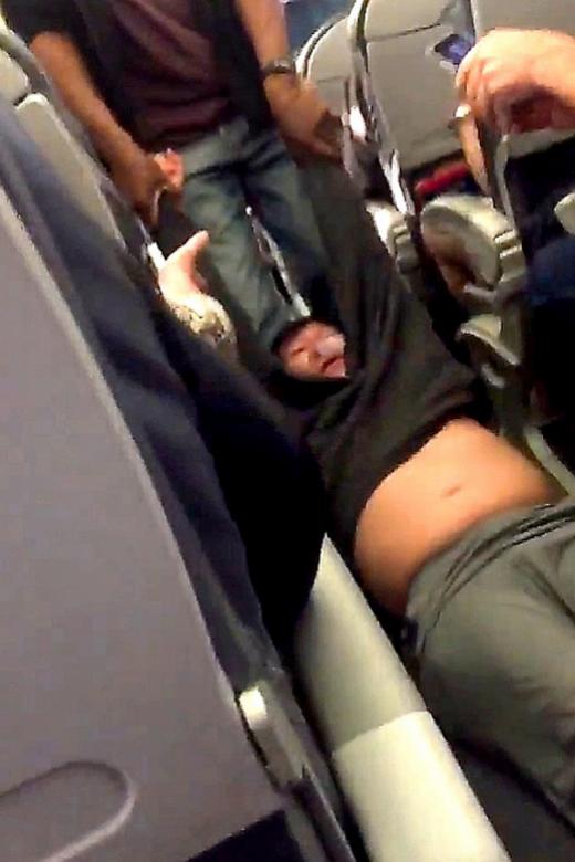 Police: &#039;Minimal but necessary force&#039; used on United Airlines passenger