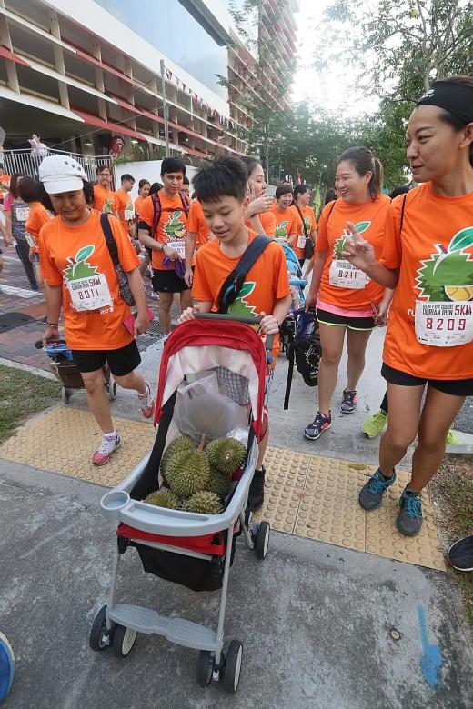 500 people run with durians for charity