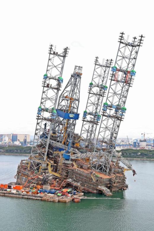 Firm fined $400k over oil rig incident