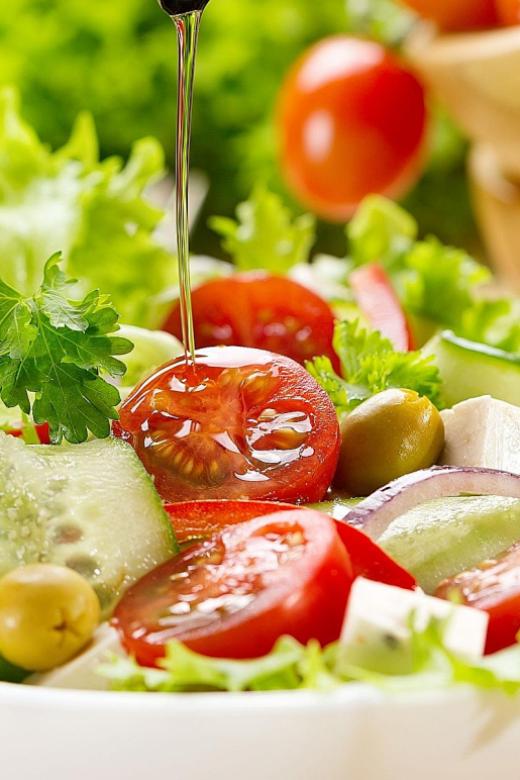 Avoid these unhealthy salad ingredients if you want to lose weight