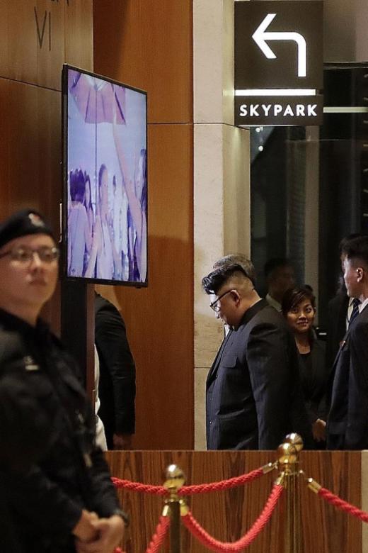 Kim Jong Un goes on a night tour in town
