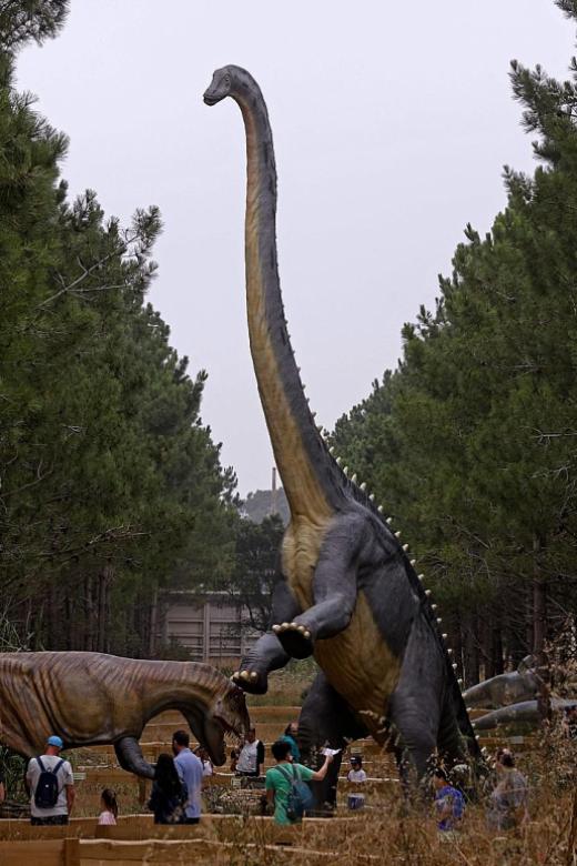 Skeletons and scares at Portugal&#039;s Dino Park