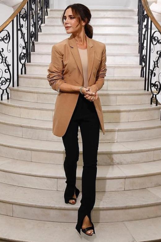 Beckham debuts at London Fashion Week to celebrate decade in fashion