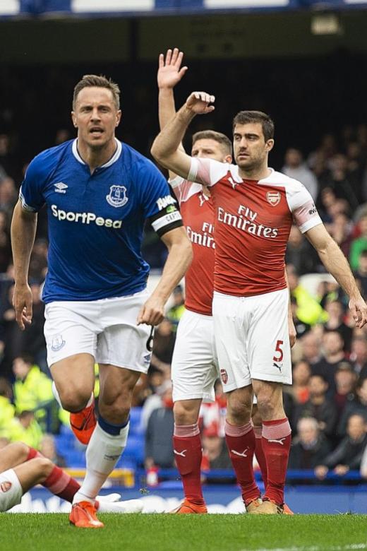 Neil Humphreys: Arsenal do not deserve top-four spot