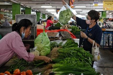 Vegetable and seafood prices go up in Malaysia due to heavy rains