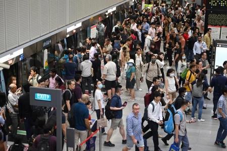 Longer peak-hour commutes on Circle Line amid platform closures