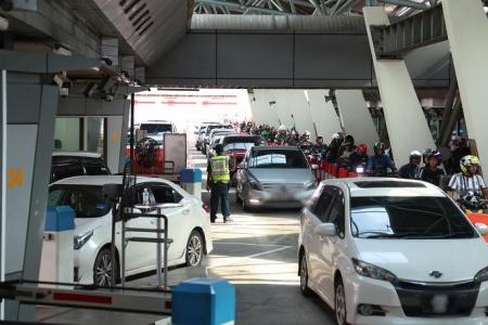 Heavy traffic expected at land checkpoints over CNY