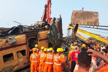 India train drivers in fatal crash were watching cricket