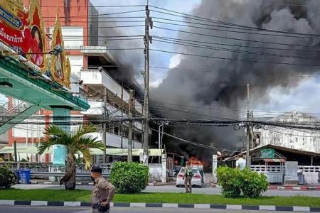 Car bomb kills one, hurts nearly 30 in southern Thailand 