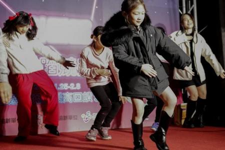 Taiwan’s Ningxia night market serves up viral dance