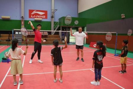 Kids meet Loh Kean Yew, world badminton champ and - maths tutor?