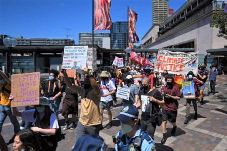 Rallies in Sydney, Melbourne protest against Australia's climate policy