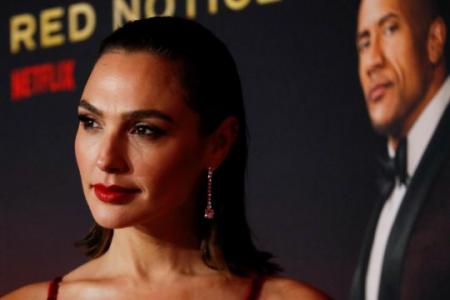 Wonder Woman star Gal Gadot to play Evil Queen in Snow White remake