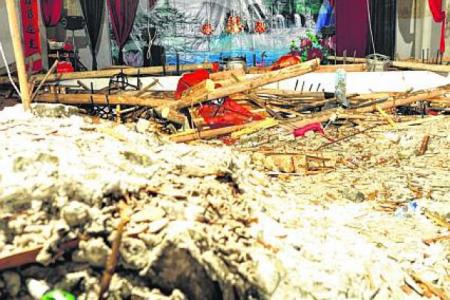 Wedding roof collapse kills 9