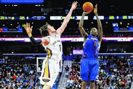 CRAWFORD'S BARRAGE LIFTS CLIPPERS
