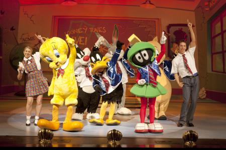 Looney Tunes backstage as opera dies