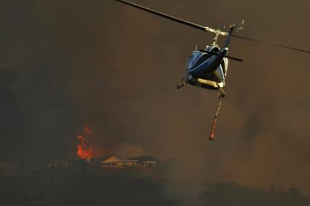 Firenado appears in California bush fires