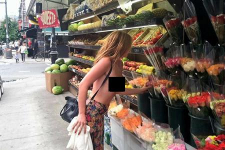 Bruce Willis' Daughter Goes Topless For New York Stroll