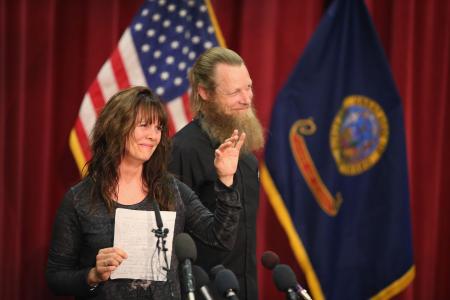 Parents of freed US soldier read an emotional letter to son