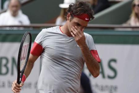Federer crashes out of French Open, earliest exit since 2004