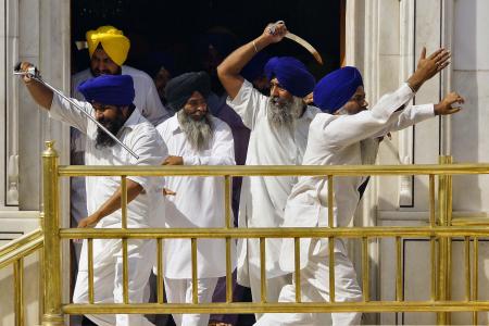 Many injured in sword fight at Sikhism's holiest shrine 