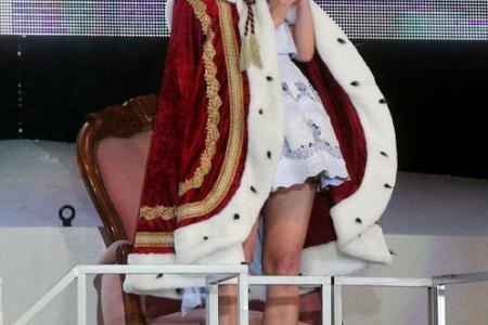 Mayu Watanabe is the new leader of AKB48