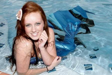 Paralysed teen makes for the perfect mermaid