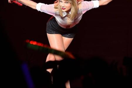 Fan spends $6,000 to catch Taylor Swift again and again