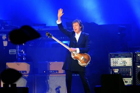 Paul McCartney reschedules tour on doctors' orders