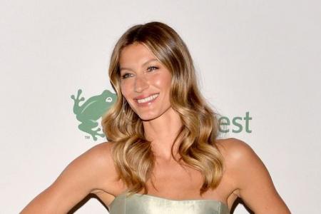 Gisele Bundchen to give away World Cup trophy