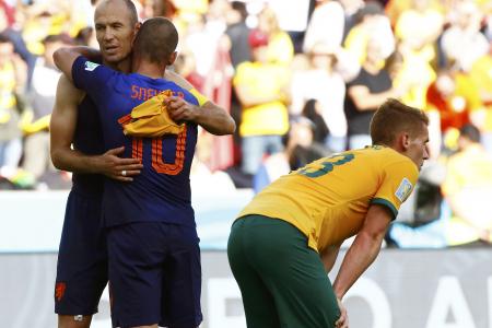 Holland narrowly defeats Australia 3-2