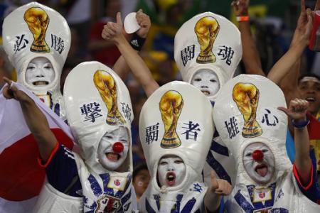 Ten-man Greece hold Japan to a goalless draw