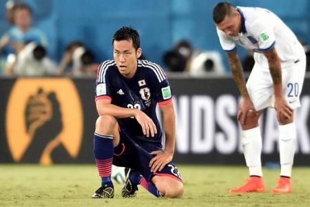 Ten-man Greece hold Japan to a goalless draw