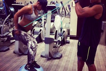 Pregnant Kelly Rowland continues her workout routine