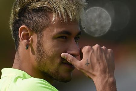 Scolari won't compare Neymar with Messi 