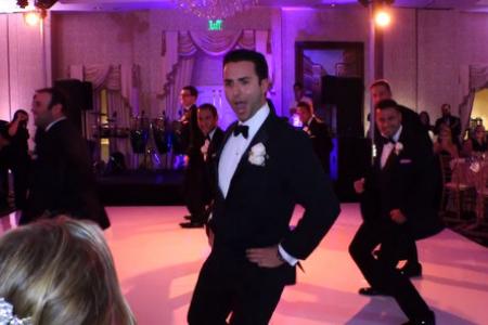 Groom surprises bride with Bootylicious dance