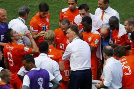 World Cup sees first cooling break during Holland v Mexico