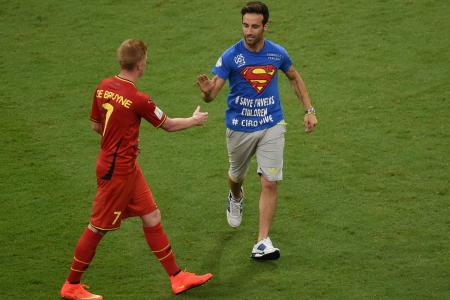 Protester disrupts US-Belgium World Cup clash 