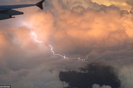 Singapore-bound SQ flight from London flew into lightning storm