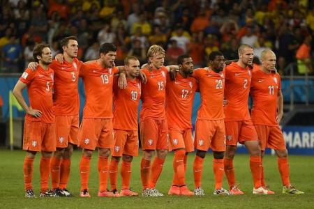 Van Gaal impressed by team spirit in Dutch camp
