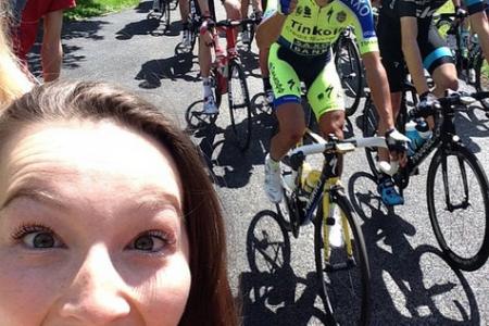 Cyclists' new pain: Selfie-ish fans