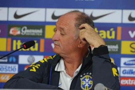 Neymar's agent slams Scolari amid uncertainty over Brazil future