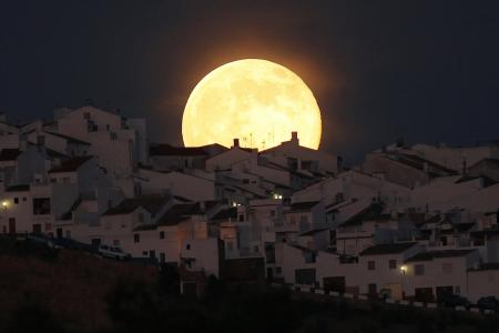 Check out these spectacular images of last night's Supermoon