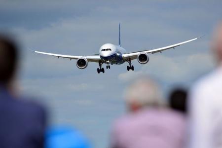Watch Boeing's Dreamliner fly like a dream