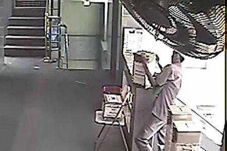 VIDEO: Man steals from mosque