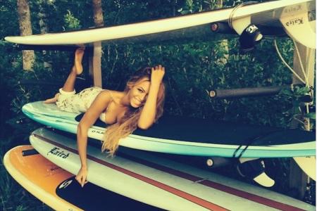 Beyonce shares pics from beach getaway...with Jay Z?