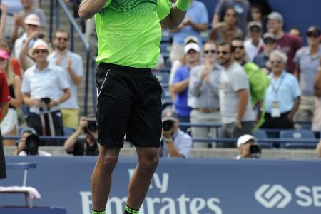 Djokovic upset by Tsonga 6-2 6-2 at Toronto Open
