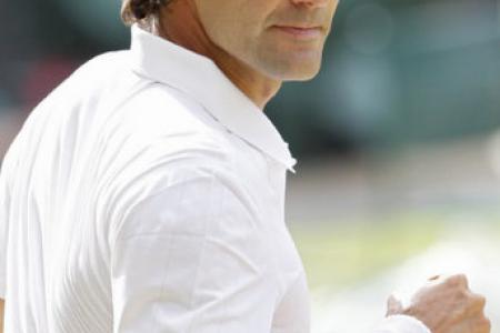Tennis: Federer turns 33, gets chocolate cake, a song and a win 