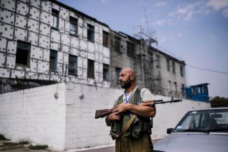 100 inmates escape after shells hit Ukraine prison
